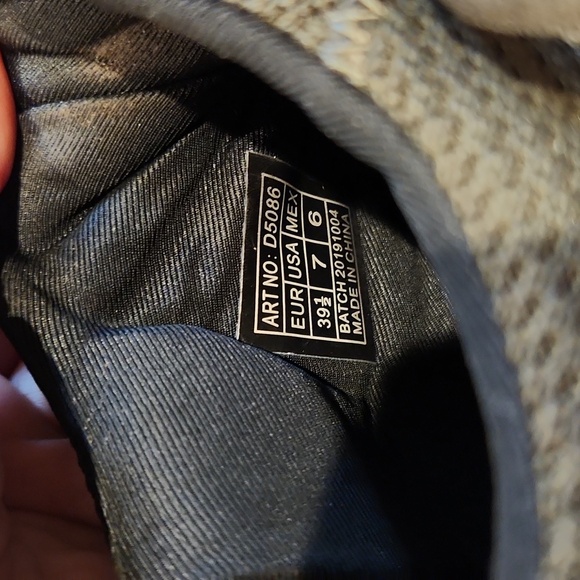 Dark Green Sneaker Size 7 - Picture 4 of 4